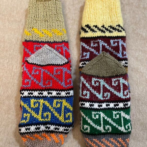 HAND KNITTED SOCKS Christmas Gift For Loved Ones Warm Soft Hand-Made Super Cool - Picture 1 of 7